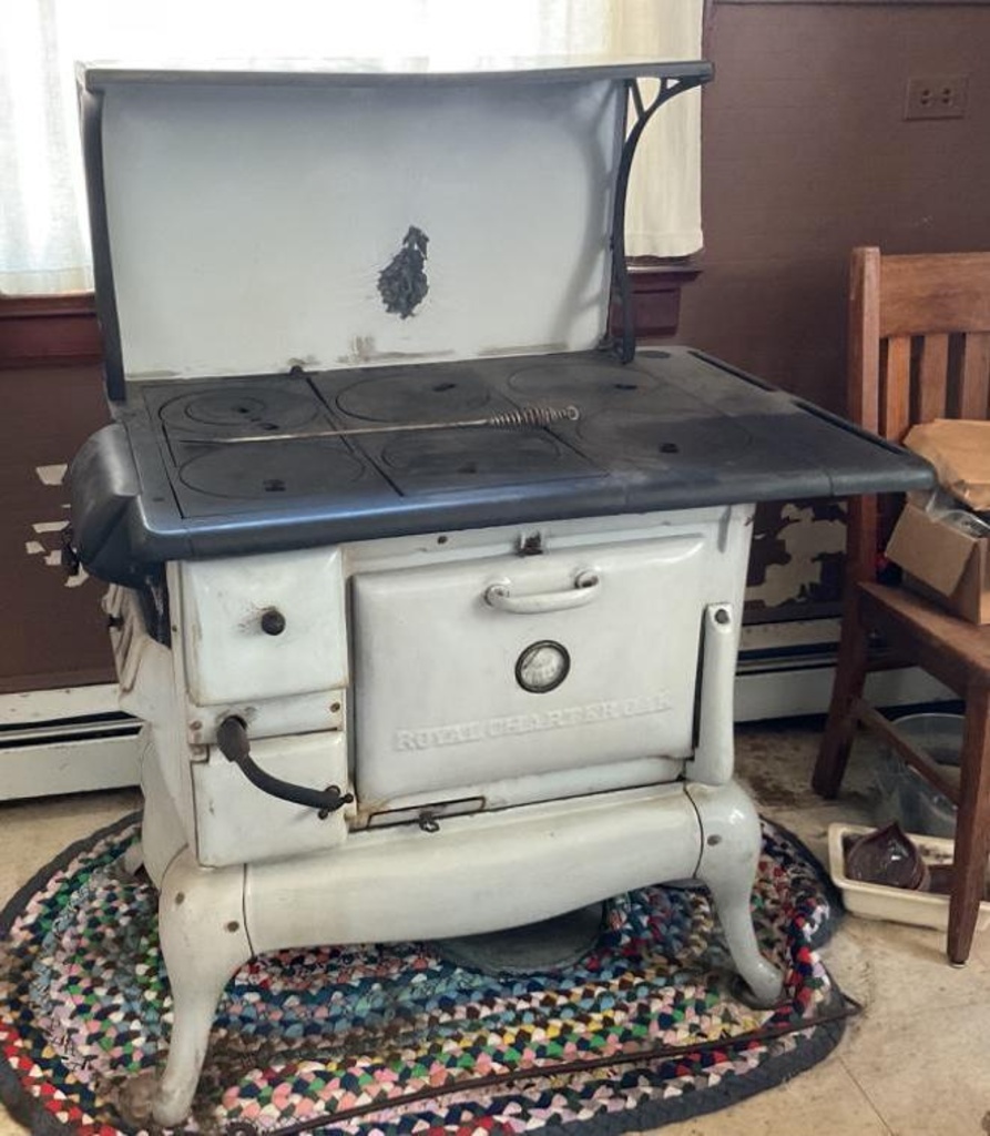 https://www.proxibid.com/Computers-Electronics/Appliances/ANTQUE-CAST-IRON-GRAY-ENAMEL-CHARTER-OAK-STOVES-RANGES-ROYAL-CHARTER-OAK-COOKSTOVE-41W-X-26DX48T/lotInformation/79669319