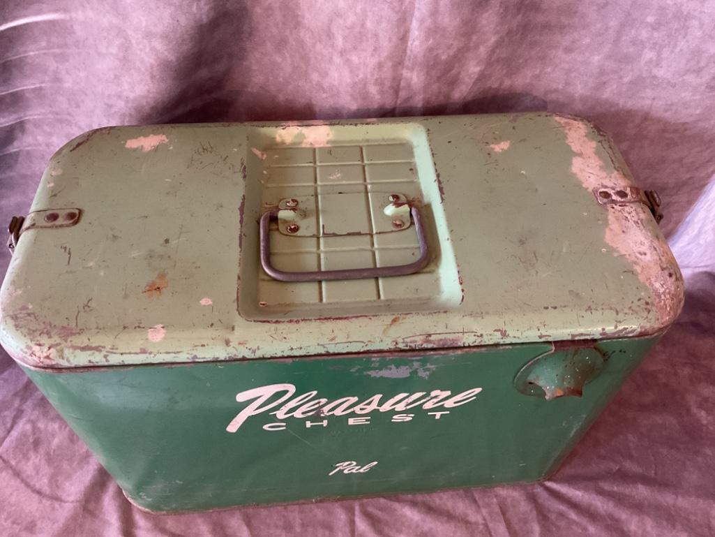 VINTAGE PLEASURE CHEST PAL INSULATED ICE CHEST | Proxibid