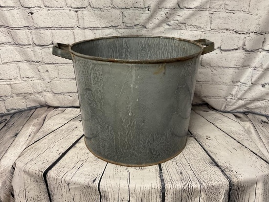 LARGE GRAY GRANITE WARE COOKING POT 11 INCHES TALL X 13 INCHES ACROSS