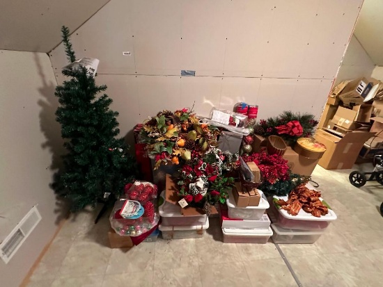 Quantity of christmas decorations