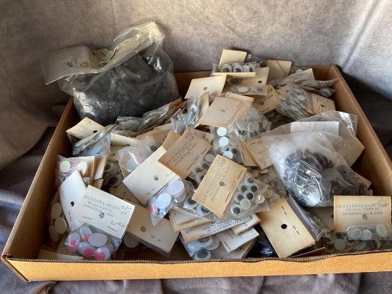 VINTAGE NEW OLD STOCK CRAFTING ANIMAL NOSES & EYES