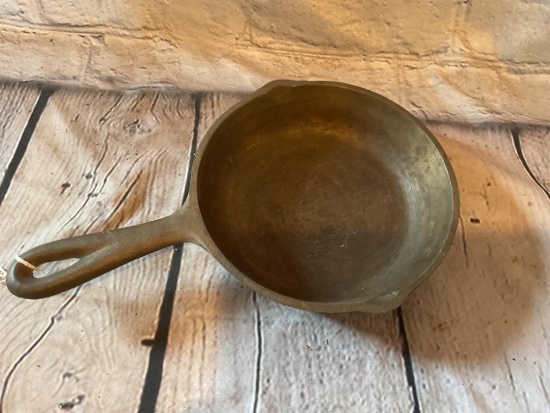 VINTAGE 6 INCH CAST IRON FRYING PAN