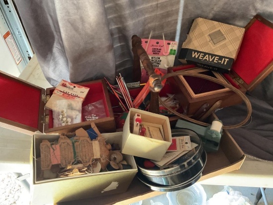VINTAGE SEWING GROUP OLD SPOOLS, CROCHET HOOKS, JEWEL THREAD-A-MATIC IN BOX & MORE