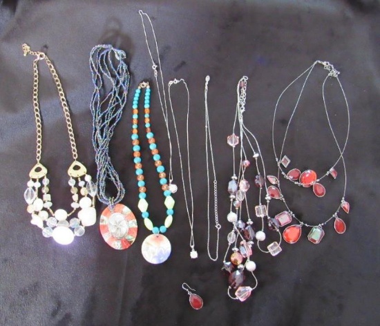 quantity of costume jewelry necklaces