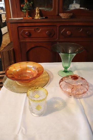 Quantity of carnival glass and depression glass