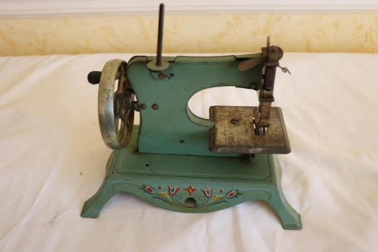 Vintage Lindstrom Toy Sewing Machine