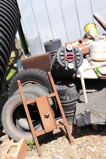 Small quantity of scrap iron not getting the cart. CABINETS ARE NOT INCLUDED