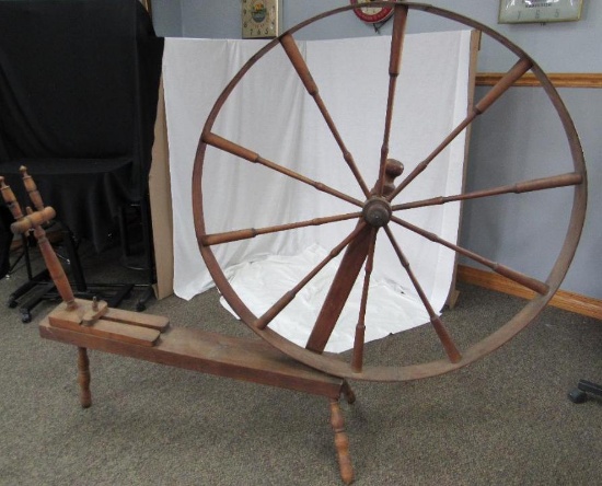 ANTIQUE LARGE SPINNING WHEEL