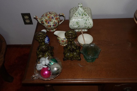 Quantity of Glassware