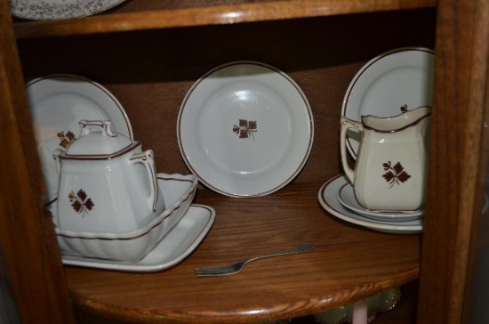 Large Quantity of Glassware & Tea Leaf