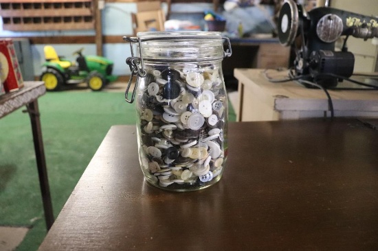JAR OF MISC BUTTONS