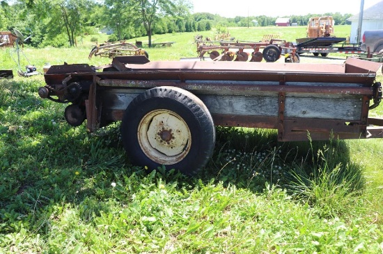 MASSEY FERGOUSON PTO DRIVEN MANUER SPREADER