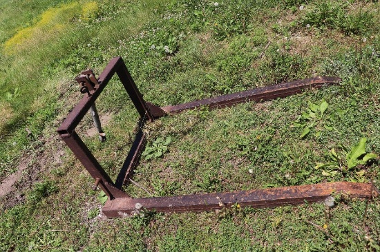 REAR 3-POINT BALE TOTE