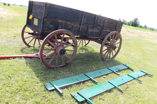 ANTIQUE JOHN DEERE WOODEN WAGON