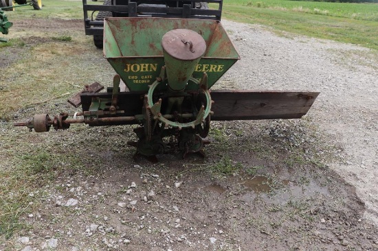 JOHN DEERE END GATE SEEDER