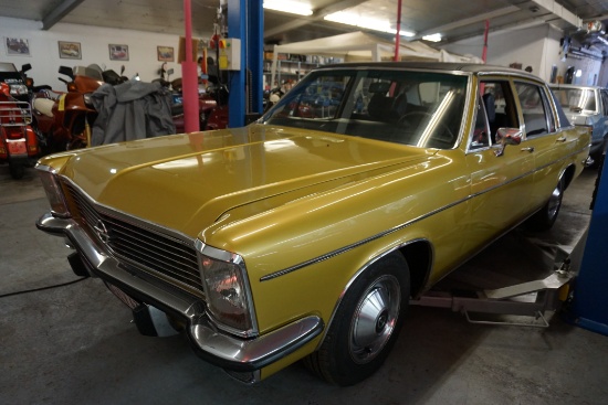 Opel Diplomat B, Gold colored