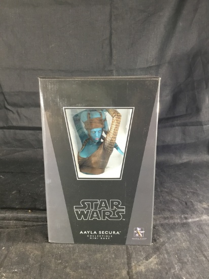 Gentle Giant Aayla Secura Bust