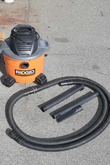 Rigid Shop-Vac Model WDO9700 34.1 liter comes with hose and accessories