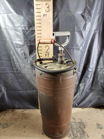 Vintage U.S. Marie Corps Extinguisher Fire Water Demountable Nestable Pump Type 4 Gallon