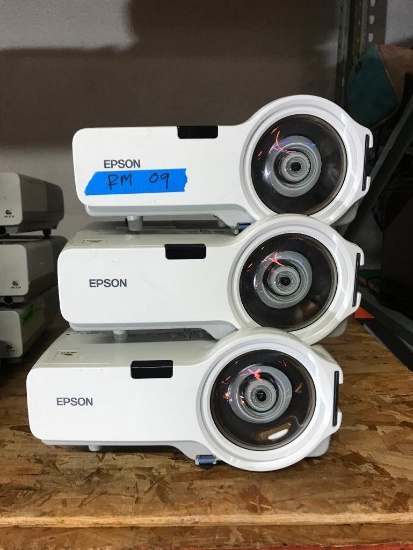 Epson projectors 410W 3 units all power on
