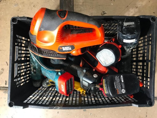 Ryobi, Black&decker, Makita, Dewalt-8 drills and a sander- power on