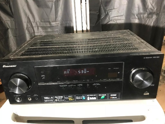 Pioneer av receiver- powers on