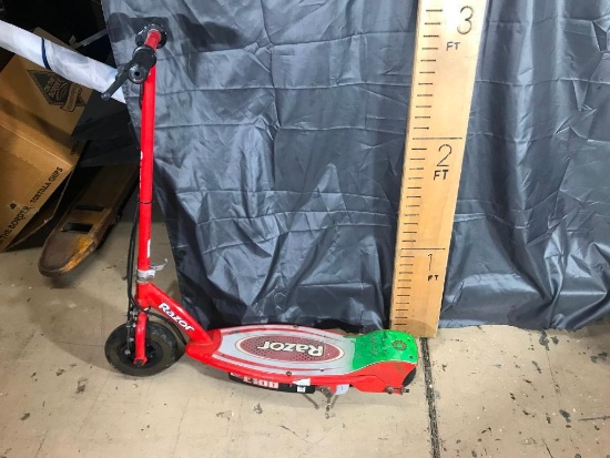 Razor motorized scooter e100