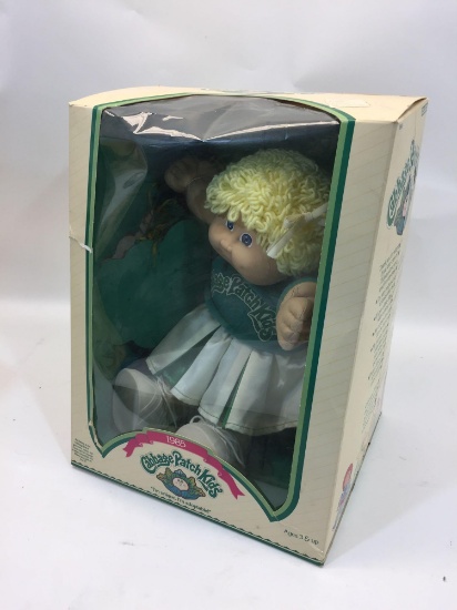 Coleco 1985 Cabbage Patch Kids Cheerleader Doll in Original Box 15x12x10in