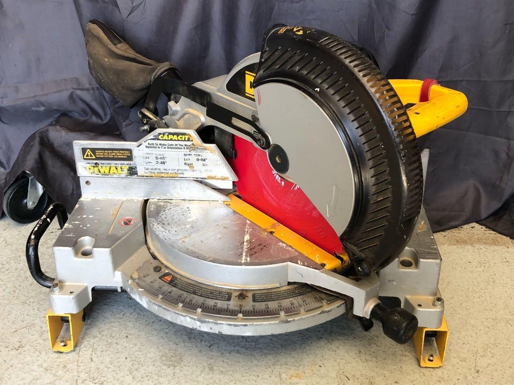 DeWalt DW705 12in Compound Miter Saw Type 3 w/ Collapsible Stand | Art,  Antiques & Collectibles Collectibles | Online Auctions | Proxibid