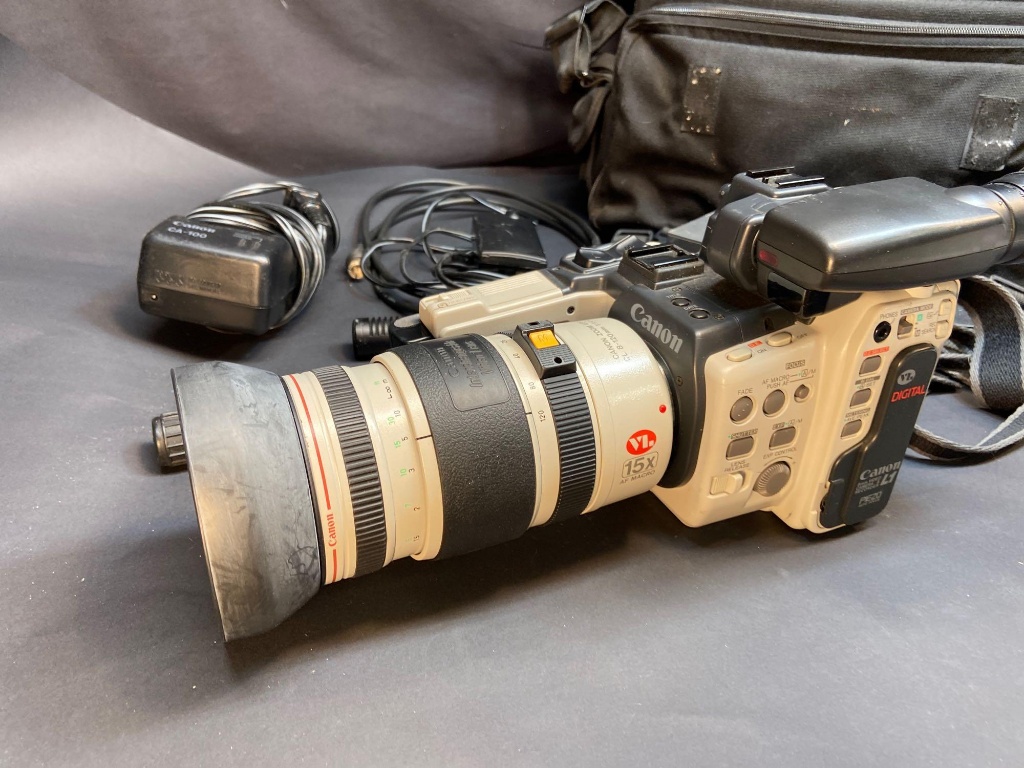 Canon L1 Hi8 Camcorder, 8mm Video Camera & Recorder, w/ 8-120mm Zoom Lens,  bag ,and accessories | Online Auctions | Proxibid