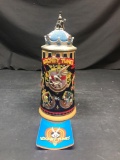 1999 Looney Tunes Coat of Arms Beer Stein