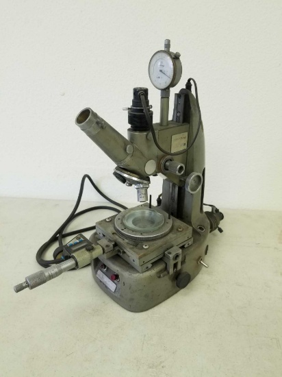 Vintage Unitron TMS5817 Microscope