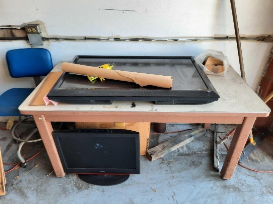 Workbench, Contents, TVs rm3