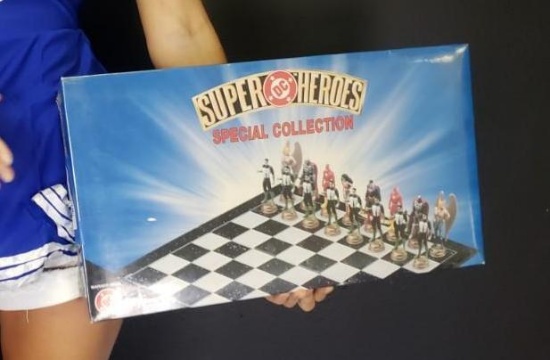 2000 DC Superheroes Special Collection Chess Set