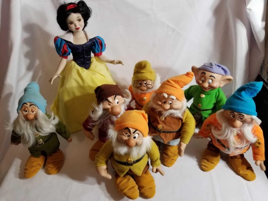 Disney Snow White Limited Edition Porcelain Doll 8 Units