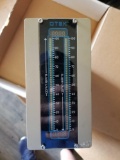 Programmable level gauges with relay outputs