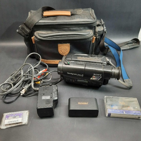 Sony CCD-TR83 Video Camera Recorder w/ Case & Accessories