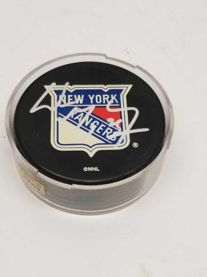 Signed Hockey Puck says Wayne Gretzky
