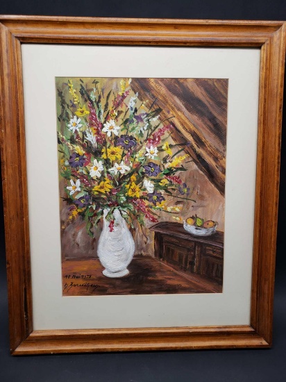 Vase of flowers in vase