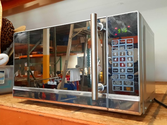 RCA Microwave Model RMW741, 18in wide