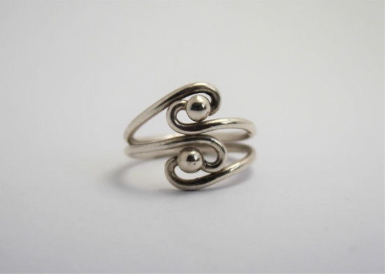 Ladies Simple Elegant 925 Sterling Silver Ring Size 7 4.3g