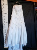 Moda Bella Size 18 White Zipper and Laceup back White Wedding gown