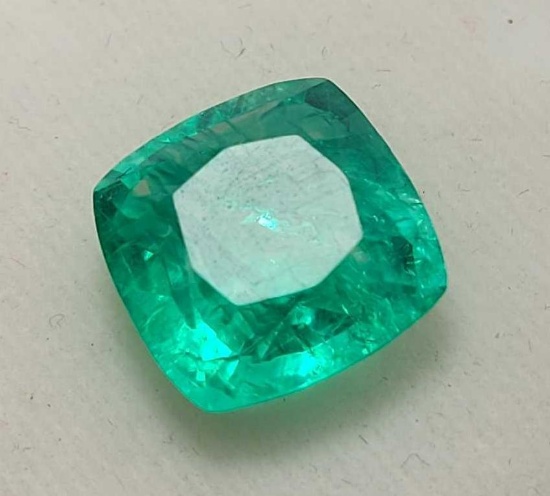 Green Emerald 9.1ct cushion cut 13.01mm