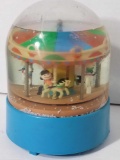 1968 Charlie Brown Peanuts Wind Up Snow Globe