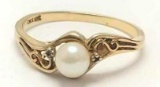 10kt gold ring with pearl pure gold stamped 2 grams with natural pearl and 2 small diamonds Size 9