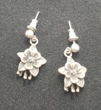 Silver flower earrings 3.3g