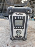 Makita XRM02 Radio