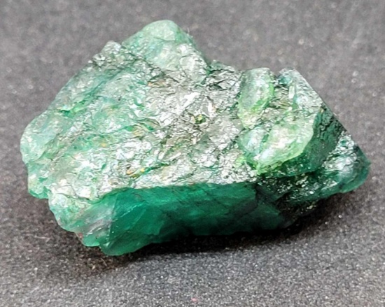 Natural emerald green gemstone 80.02ct