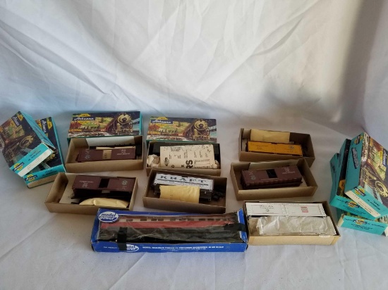Vintage Ho Scale Athearn Train Car Kits 8 Units