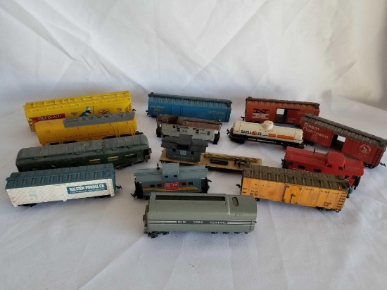 Vintage Ho Scale Train Cars 14 Units